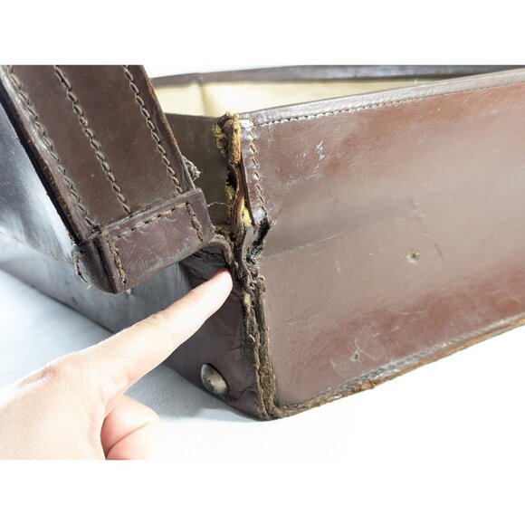 Vintage 1940s English leather suitcase with key, Genuine WWII leather - Picture 9 of 10